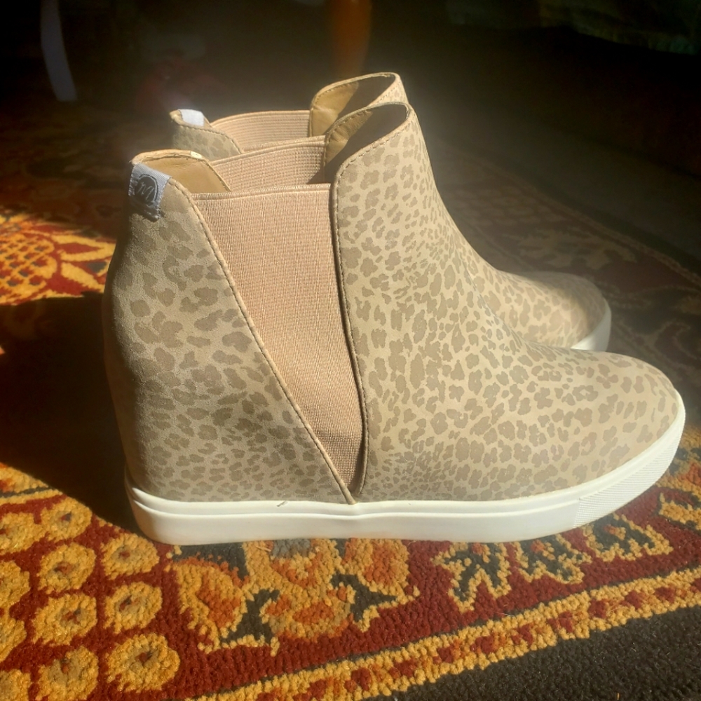 Coconuts by Matisse size 8.5